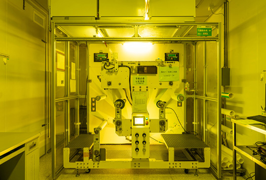 高效R2R生產線 2.乾膜壓合