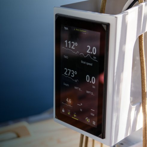 全介質觸控支援 - 電阻式觸控面板可支援手套、觸控筆與各種硬物操作